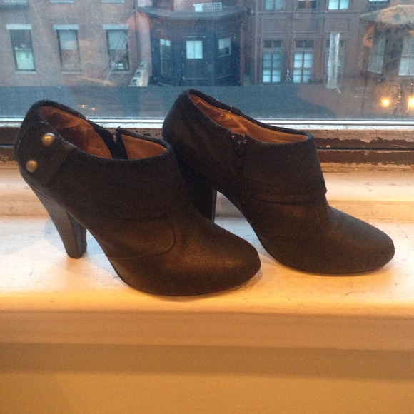 Seychelles ankle booties - size 8