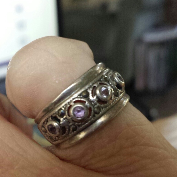 ** TRADED **  ring with amethyst