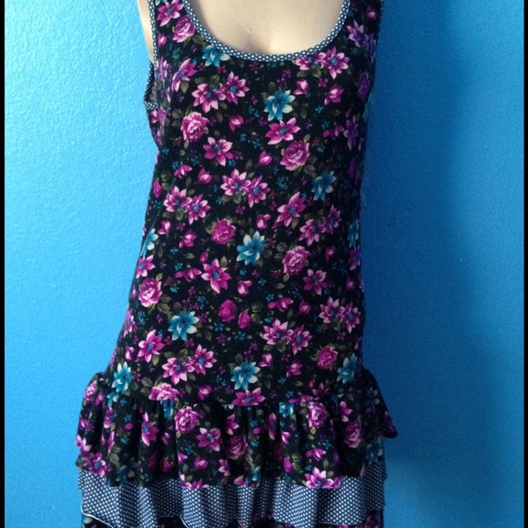 ******** SOLD *********sleeveless fun dress