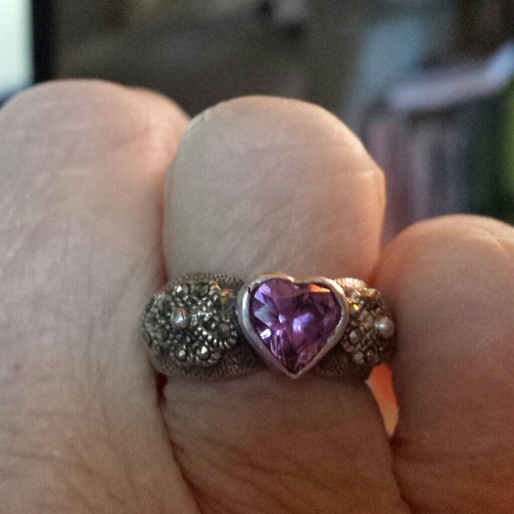 **Gifted**Sterling silver and amethyst ring