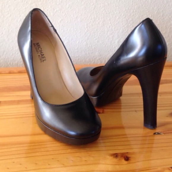 Michael Kors high heels size 5 ⬇️⬇️⬇️