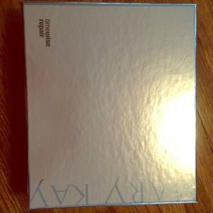 Mary Kay Timewise repair set.