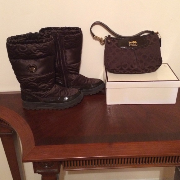 Coach Set - Picture 2 of 4