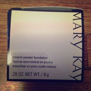 Mary Kay mineral foundation in beige 0.5