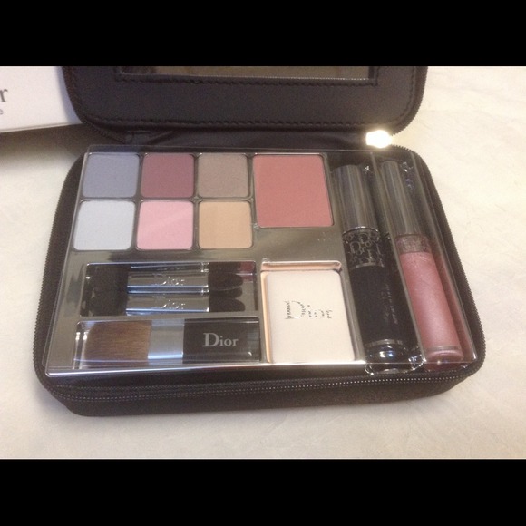 🌻🌹S O L D🌹Christian Dior "Voyage"Makeup Palette - Picture 3 of 4