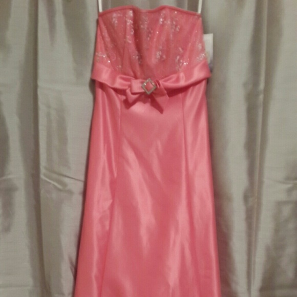 *PRICE REDUCED* coral long prom dress - Picture 1 of 3