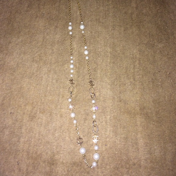 Beautiful long necklace!