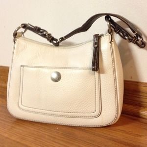 ✔️Sold!! ✔️Coach shoulder handbag