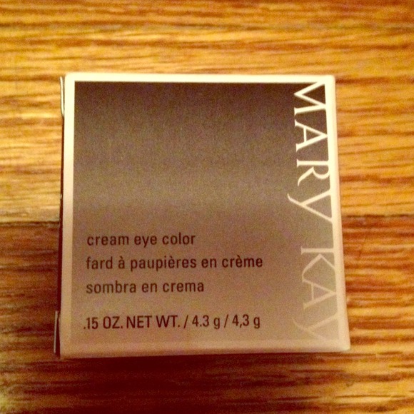 Mary Kay cream shadow in metallic taupe