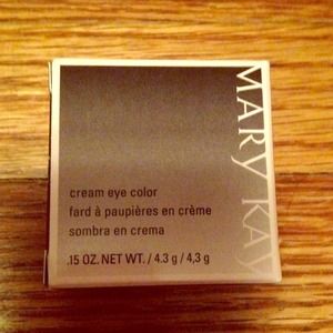 Mary Kay cream shadow in metallic taupe