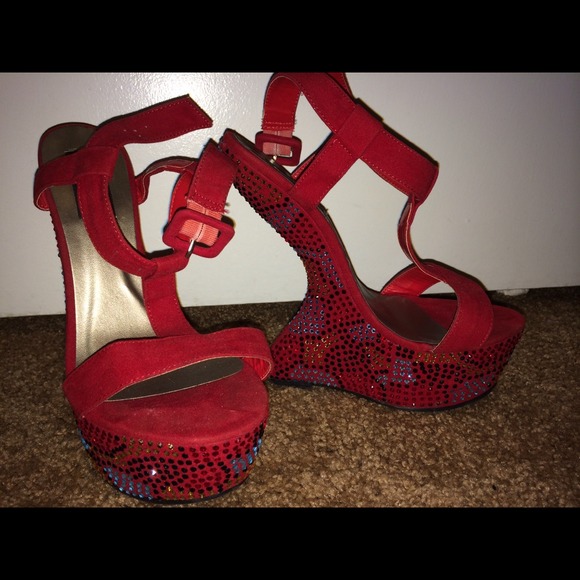 Shoes - Picture 2 of 4