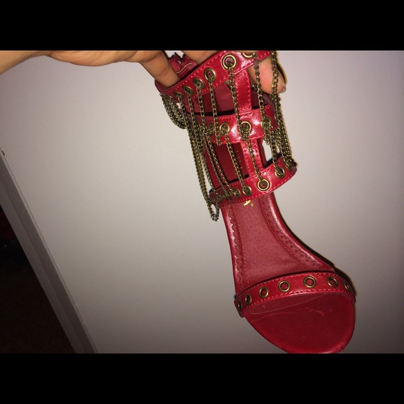 Heels - Picture 2 of 3