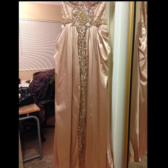 Stunning Gold/cream gown! Price negotiable💢SALE💢 - Picture 2 of 4