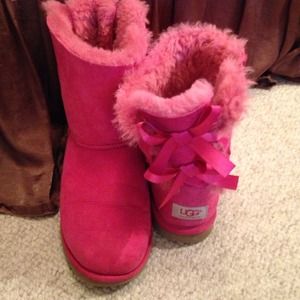 Pink bow uggs