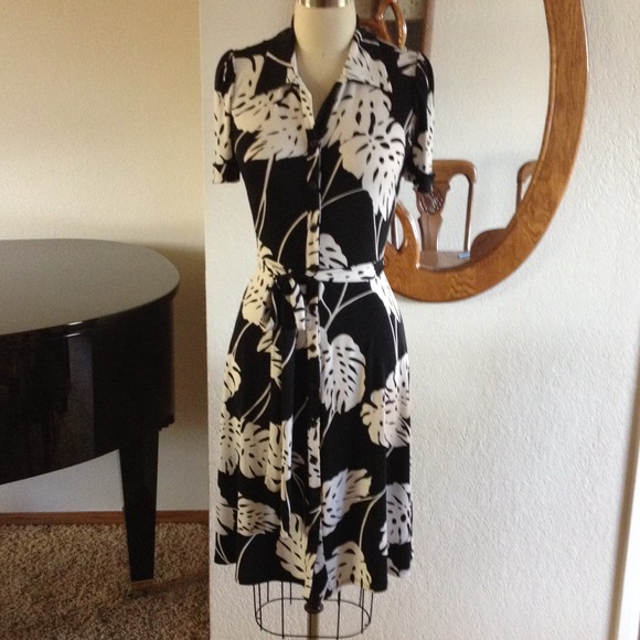 B. Darling Black and white dress - Picture 1 of 4