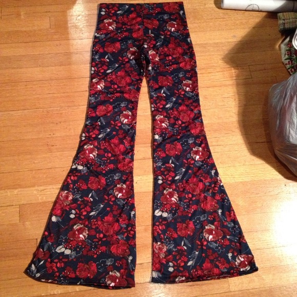 TRADED Hippie Red Roses Floral Print Bell Bottoms