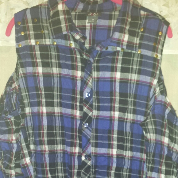 Fun flannel cold shoulder top PLUS - Picture 3 of 3