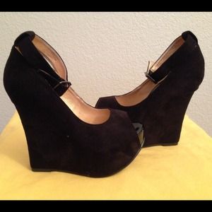 Cathy Jean Suede Peep-toe Platform Wedge
