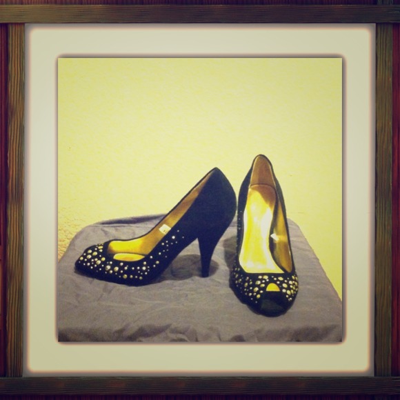 Black Suede Embellished Retro Pumps ☺️