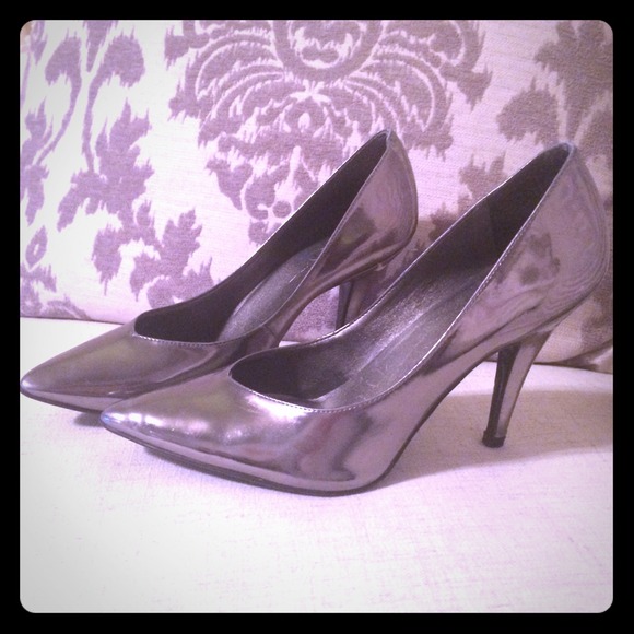 Jessica Simpson pumps
