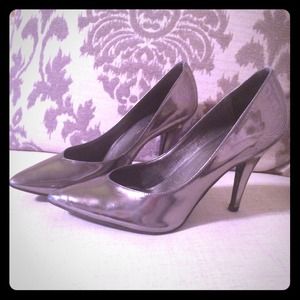 Jessica Simpson pumps