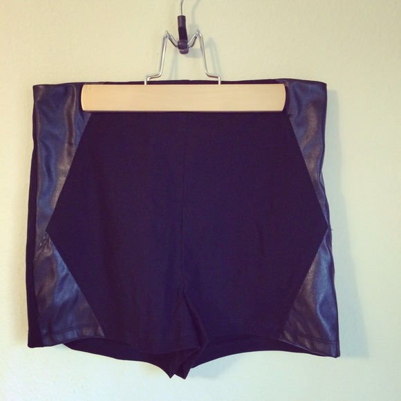 🔴SOLD😝Black high waist shorts💕