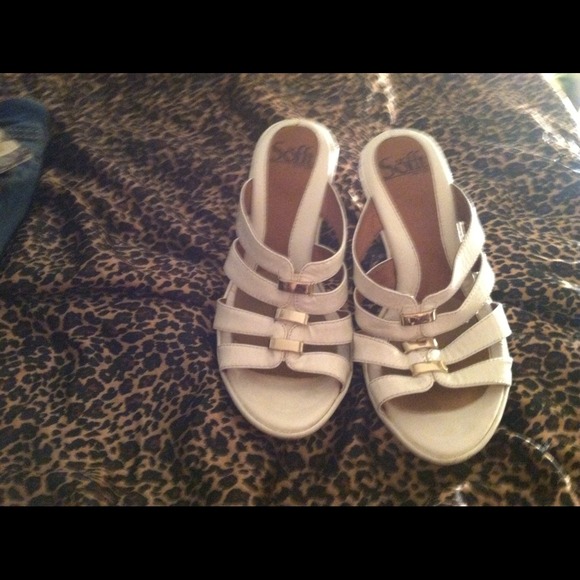 Sofft white leather cork wedges sizes 7w