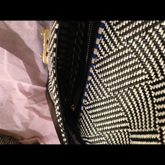 Sold!! Rebecca Minkoff herringbone pattern purse. - Picture 3 of 4