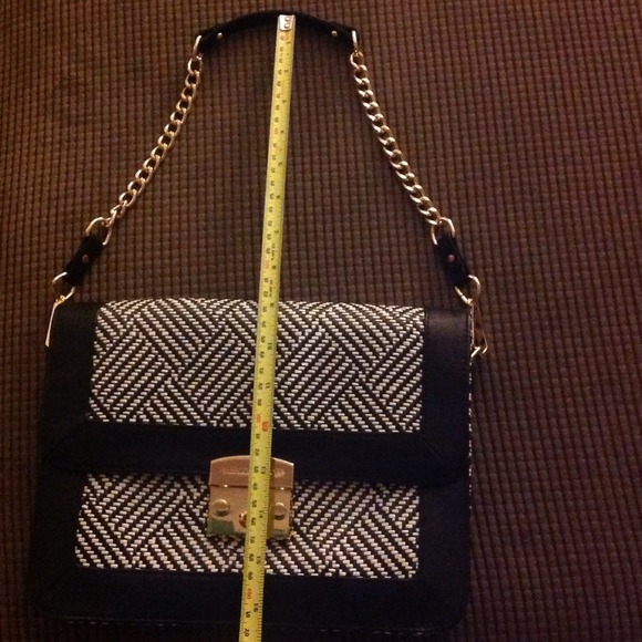 Sold!! Rebecca Minkoff herringbone pattern purse. - Picture 4 of 4