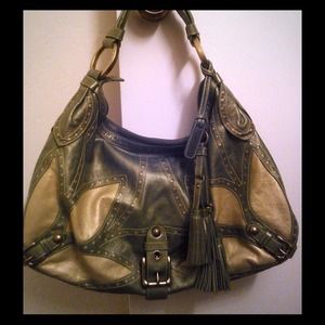 Isabella Fiore chic hobo bag!