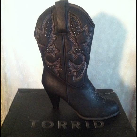 Size 9w torrid boots