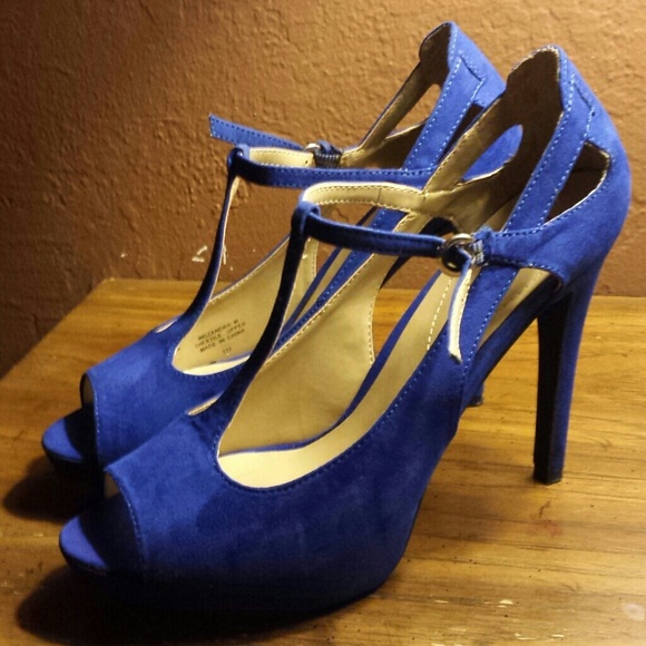 Cobalt blue Guess heels!