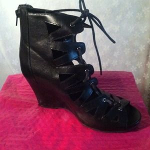 Madden girl nwt size 9.5 wedge sandal