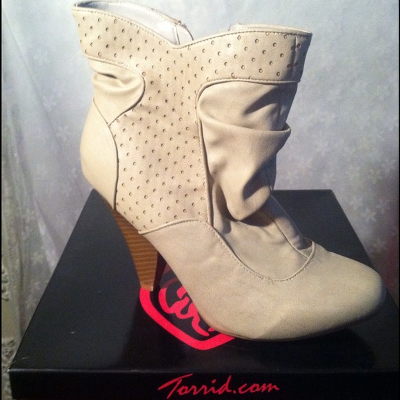Torrid 9W boots $35 plus size