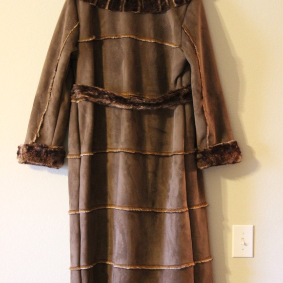 Brown Coat - Picture 2 of 2