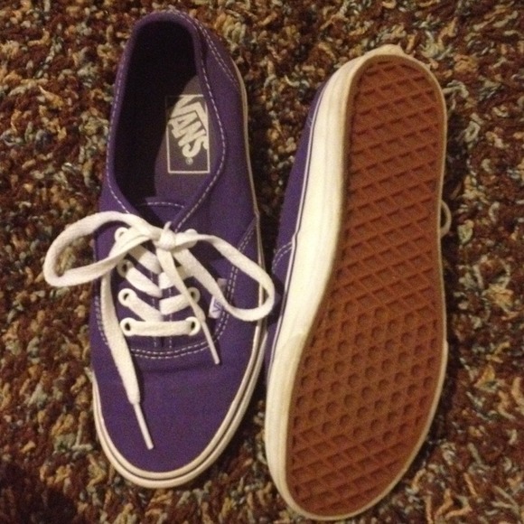 Purple vans - Picture 2 of 2
