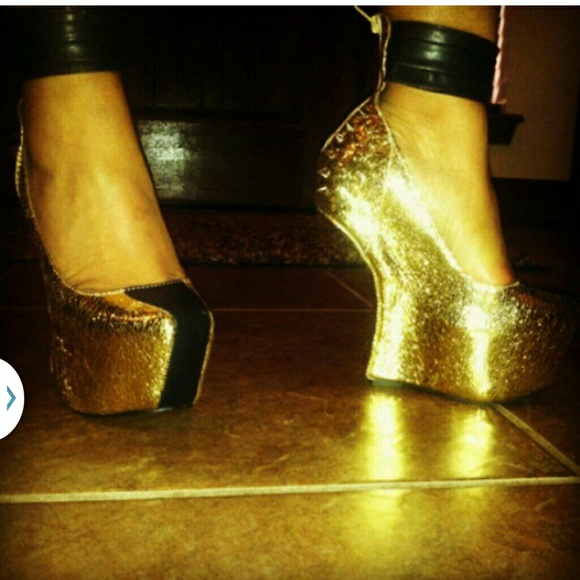 Privileged by JC Dossier heel less shoes-Gold