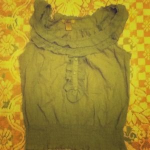 Gray sleeveless blouse