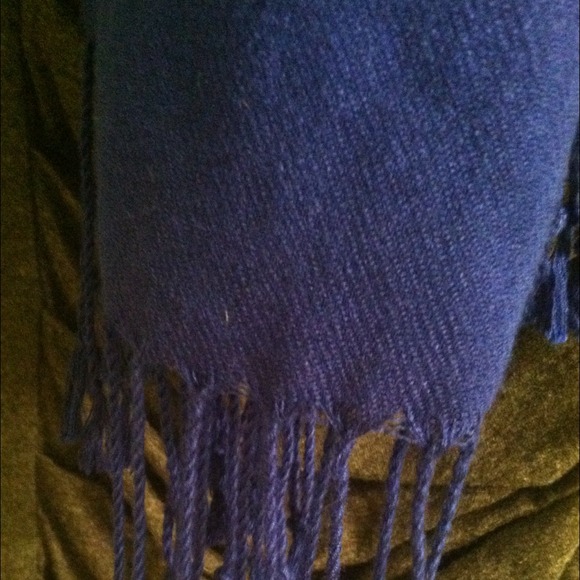 Gorgeous royal blue scarf!! 💕🌸 - Picture 2 of 3