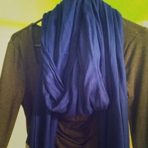 Gorgeous royal blue scarf!! 💕🌸