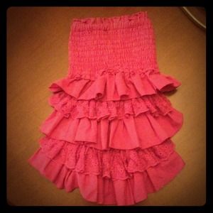 Scrunchy ruffle tube top.