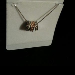 ☆★Reduced☆★ 3 ring necklace swarvoski elements.