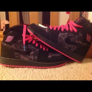 Pink black jordans retro 1