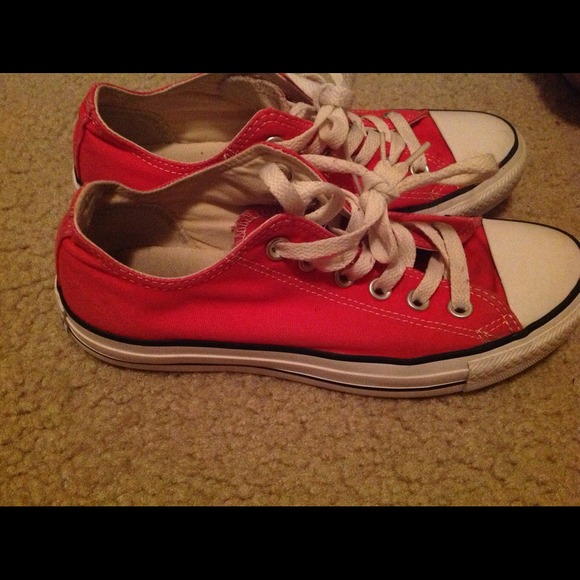 Raspberry pink converse Traded