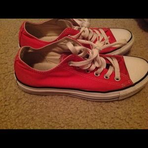 Raspberry pink converse Traded