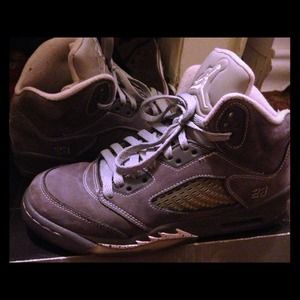 Jordan's 5 Wolf-Grey🌕🐺