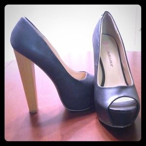 🚫Sold Just Fabulous Black Leather Heels