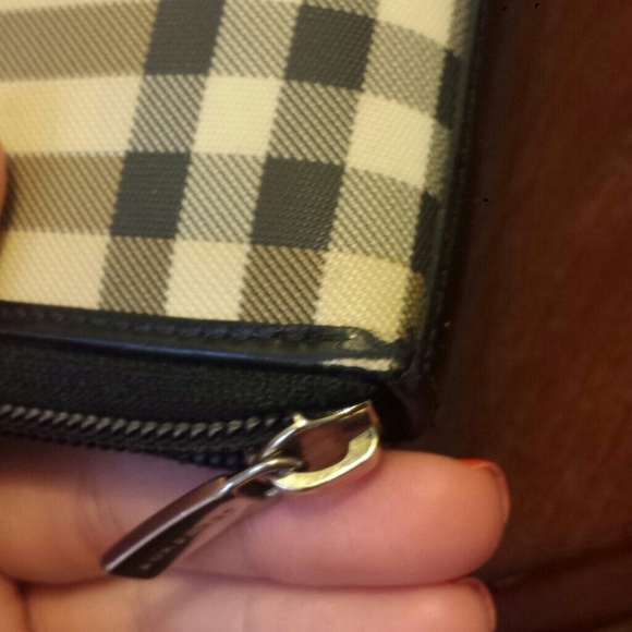Additional Pictures of Burberry Wallet