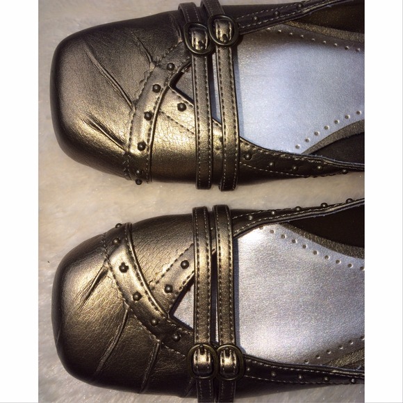 🎈NEWLY REDUCED🎈Gold Flats by Report. "Lucy". - Picture 4 of 4