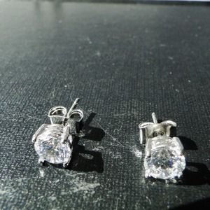 Round cubic zirconia stud earrings
